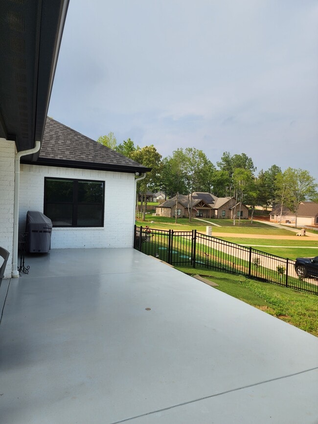 Building Photo - 12237 Hackberry Holw Dr