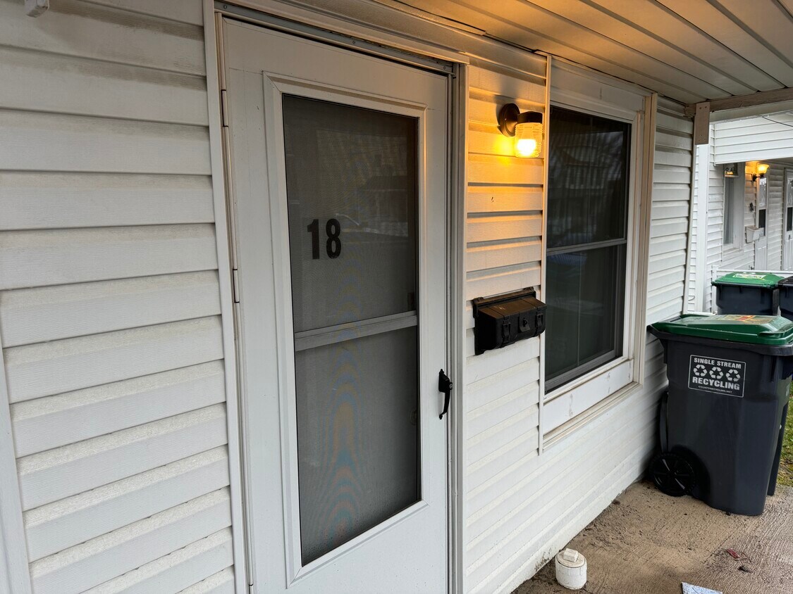Primary Photo - 18 N Manning St