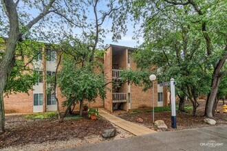 Building Photo - 1601 Fairway Dr