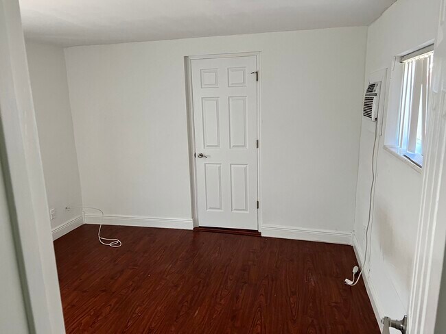 Foto del edificio - 275 SW 8th St