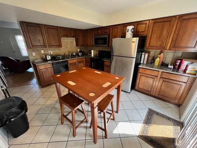 Foto del edificio - 1227 Marywood Ct