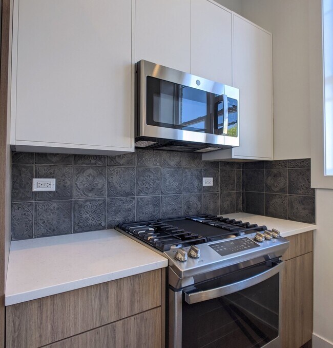 Foto del edificio - 2120 W Belmont Ave