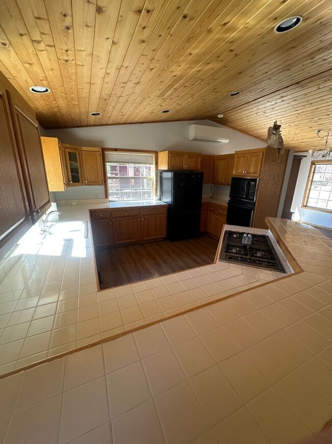 Building Photo - Long Term Glenshire Rental 3 Bed, 2.5 Bath 3 Car Garage