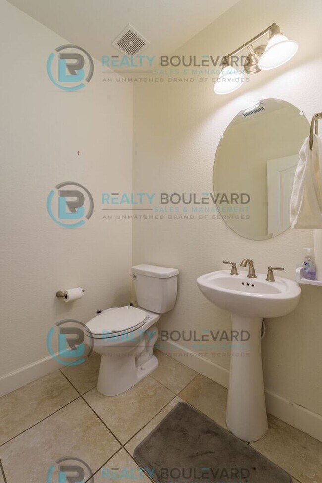 Building Photo - Beautiful NEXTGEN home! Home and Quest Qua...