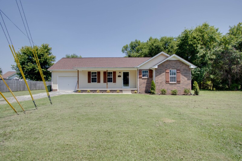 Primary Photo - 405 Lealand Ln