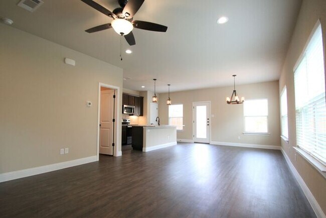 Building Photo - Townhome @ Jameson St. | Luxury 3 Bed / 2.5 Bath | Private Fenced Backyard
