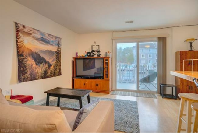 Building Photo - Partially Furnished Condo Near VT