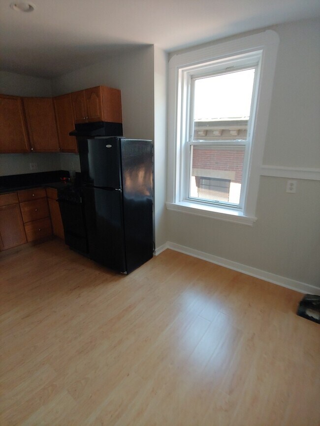 Building Photo - 11 Joy St