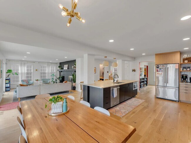 Foto del edificio - 1304 Lawrence Ave