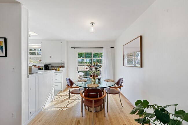 Foto del edificio - 29242 Heathercliff Rd