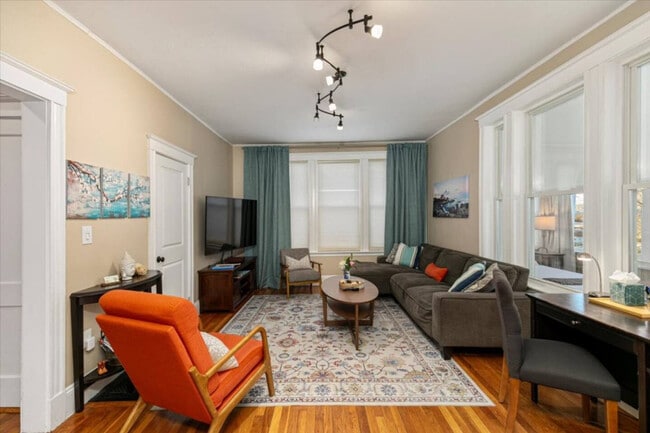 Building Photo - 46 Russell St