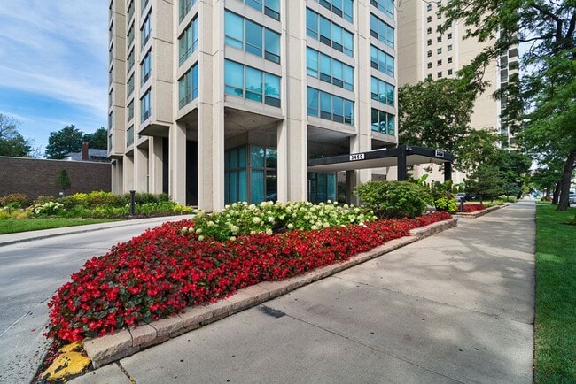 Building Photo - 3650 N Lake Shore Dr