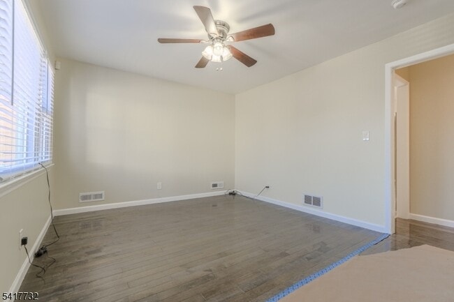 Building Photo - 15 Crown St