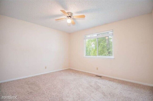 Building Photo - 4 br, 3 bath House - 3108 N Bayberry St
