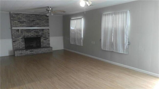 Building Photo - 448 Dummyline Rd
