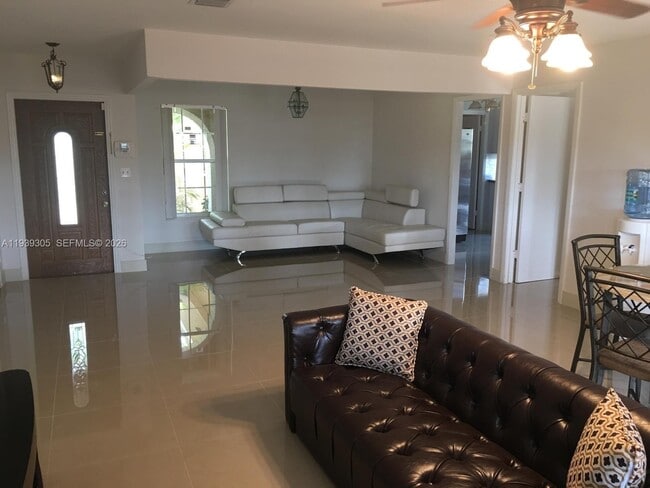 Foto del edificio - 8111 SW 129th Ave