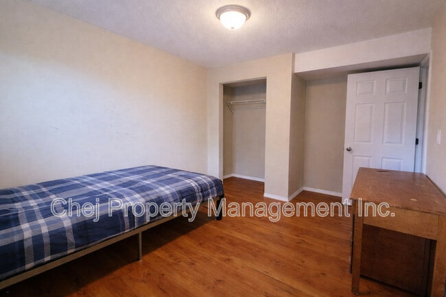 Photo du bâtiment - 14212-14114 114 St NW