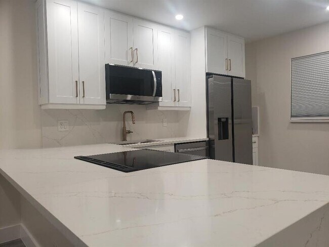 Foto del edificio - 829 Camino Rd