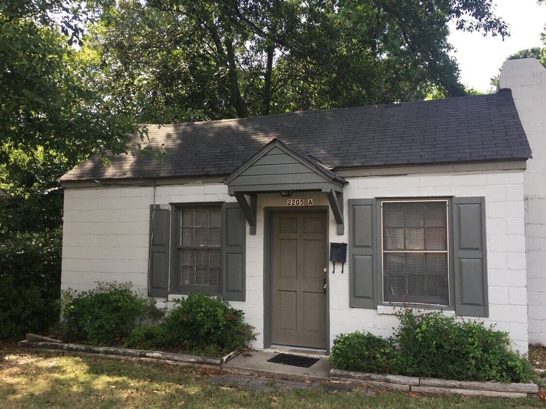 Foto principal - 2205 Camille Dr