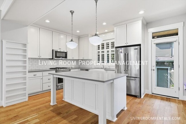 Building Photo - 5485 NE 37th Ave
