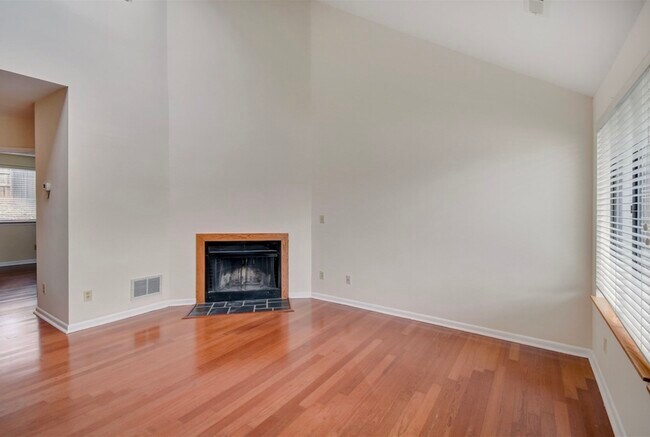 Building Photo - 1583 Birnam Dr