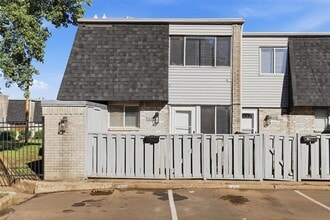 Building Photo - 1628 Claudia Dr