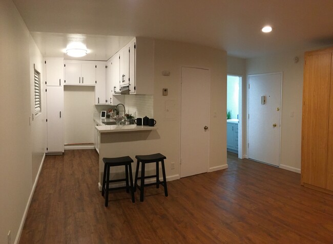 Entry way of unit - 14718 Magnolia Blvd