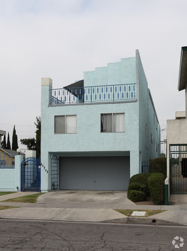Foto del edificio - 12701 Fonthill Ave