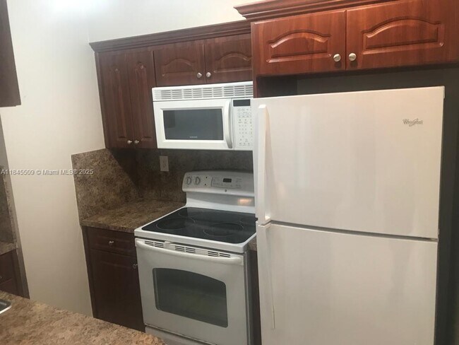 Foto del edificio - 6740 NW 175th Ln
