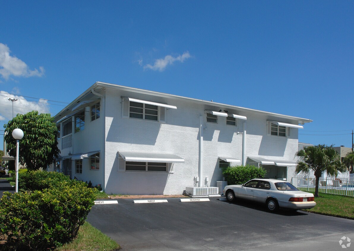Building Photo - Stratford Manor