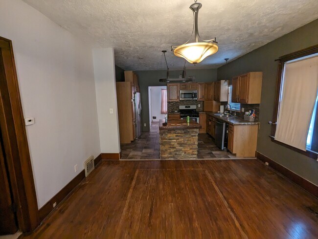 kitchen - 2606 Jennings St