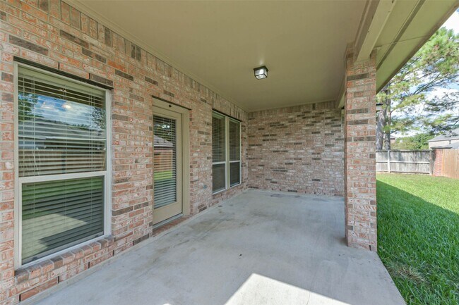 Foto del edificio - 15838 Mossy Shores Ct