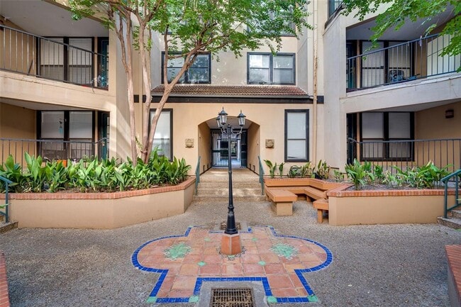 Building Photo - 2110 Rio Grande St
