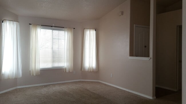 Building Photo - 5333 Upper 182nd St W