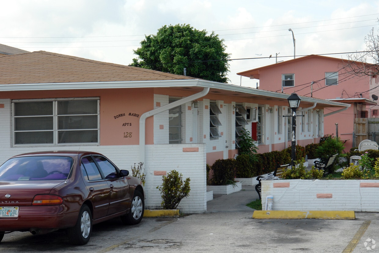 Foto del edificio - 128-132 W 7th St