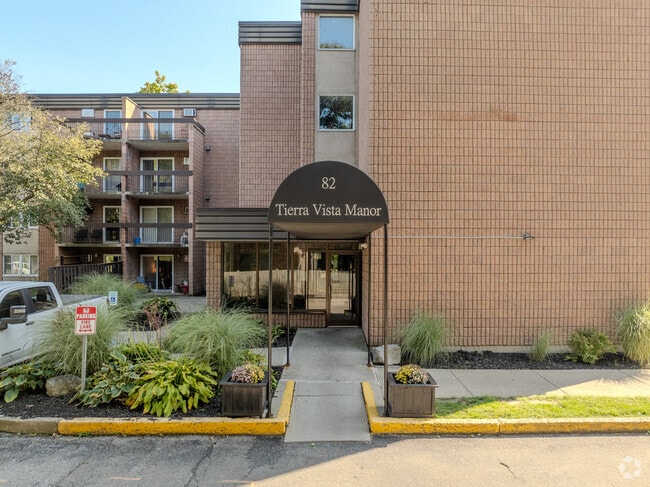 Photo du bâtiment - Tierra Vista Residences