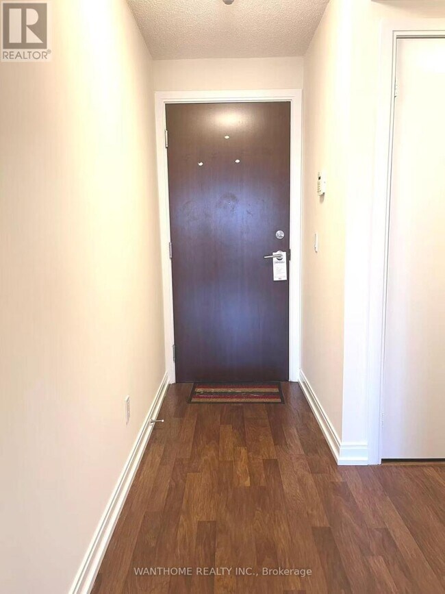 Building Photo - 181 Village Green Square