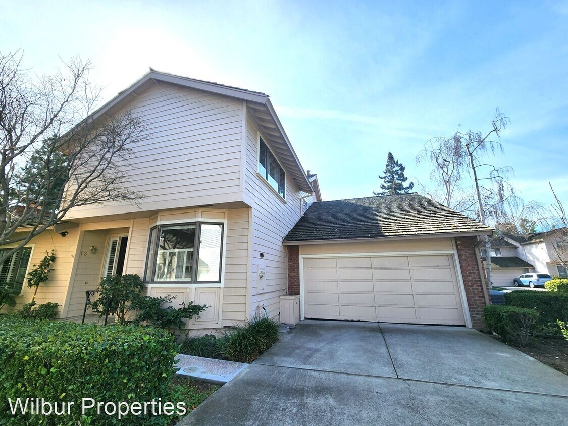 3 br, 3 bath House 13 Chateau Drive House Rental in Menlo Park, CA