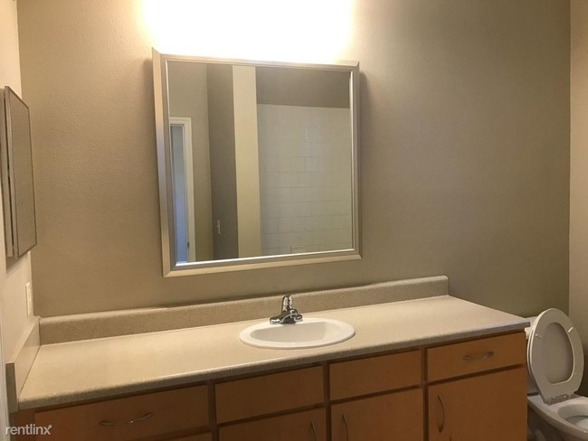Building Photo - 2 br, 2 bath  - William Walk