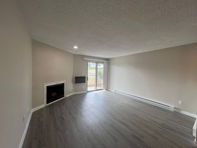 Building Photo - Newly Remodeled 2Bedroom 2 Bathroom Condo ...