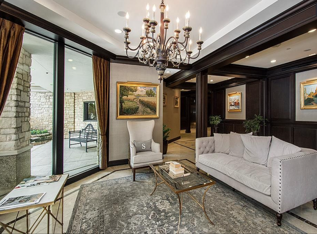 Lobby - 5909 Luther Ln