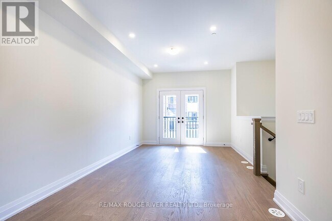 Building Photo - 10 Marret Ln