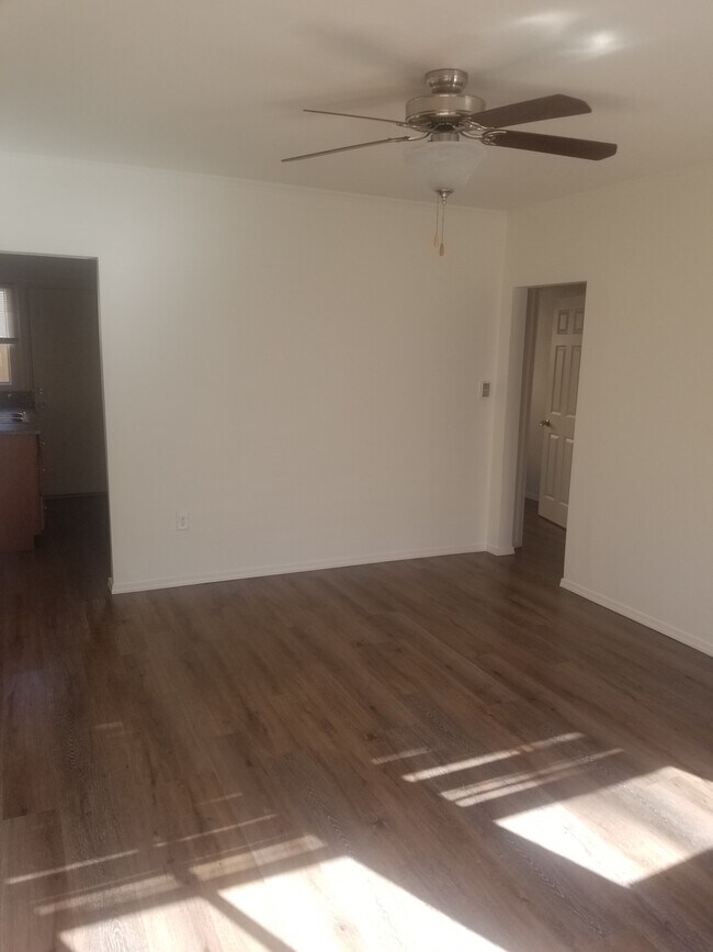 Hardwood Flooring,Wall Furnice - 831 Mariposa St