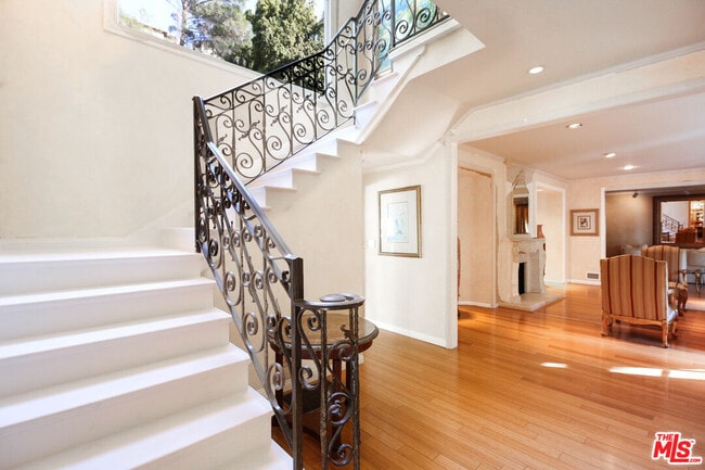 Building Photo - 1148 Coldwater Canyon Dr