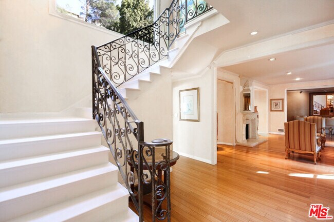 Foto del edificio - 1148 Coldwater Canyon Dr