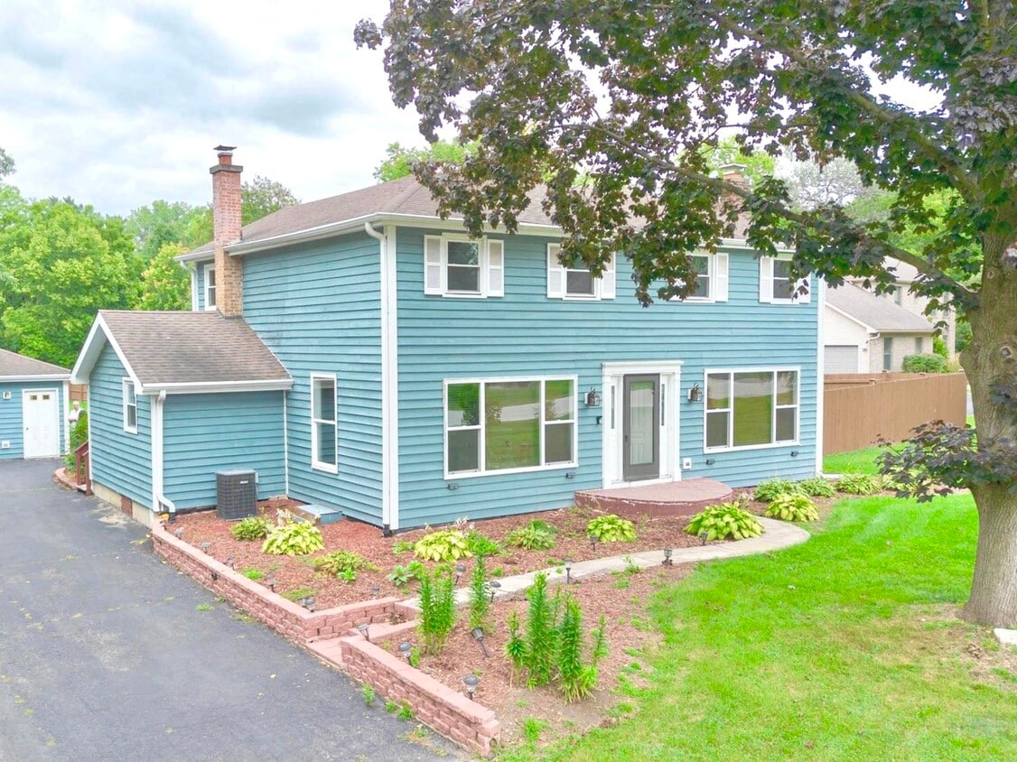 Primary Photo - 8S492 Bell Dr