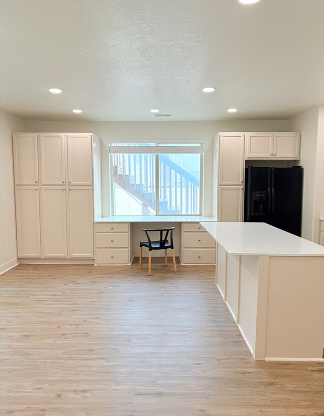 Building Photo - 754 Pine View Dr