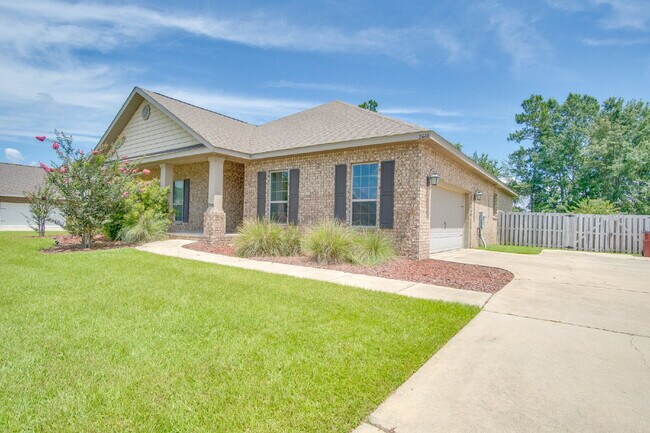 Foto del edificio - Spacious 4BR Pool Home with Modern Upgrade...