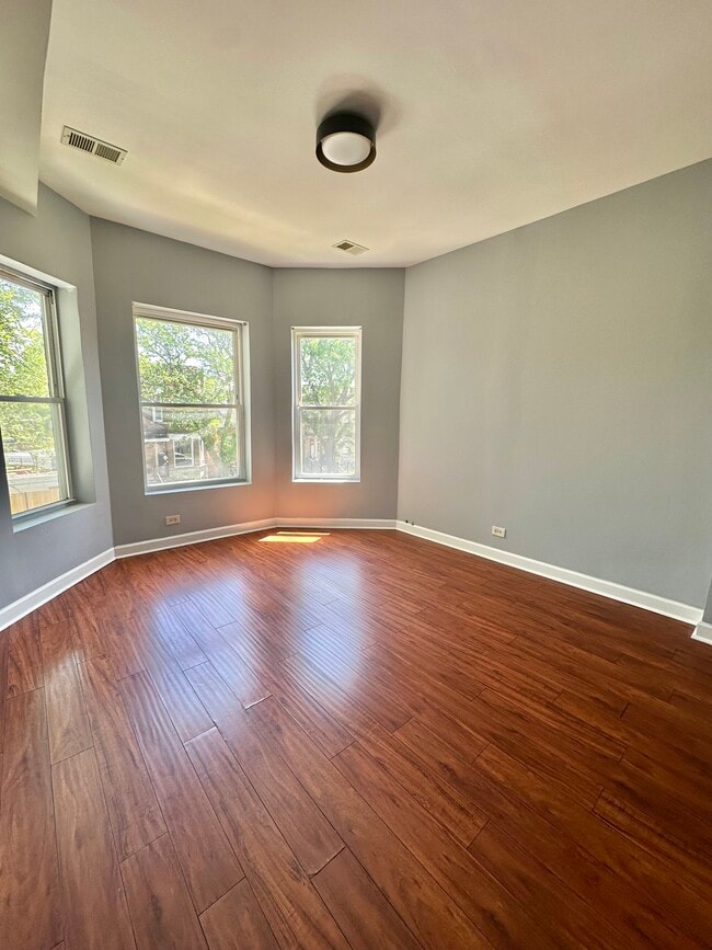 Building Photo - 928 N Lawndale Ave