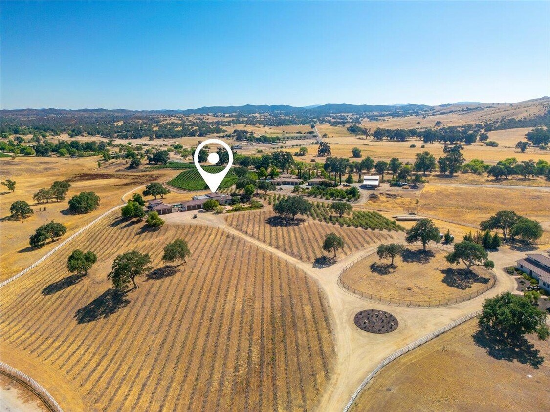 Foto principal - 6750 Golden Pheasant Ln